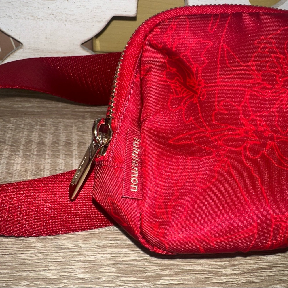 Lululemon Year of The Snake Bag Limited Edition Never Used NWOT - Picture 3 of 13